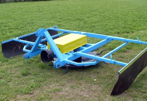 ZAMET силосорезка пасыпатель сіласных ям і насыпаў на вытворчасці сельскагаспадарчых машын фірма ў Польшчы